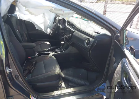 2018 Toyota Corolla Le z USA, uszkodzony, nr VIN 2T1BURHE9JC077152